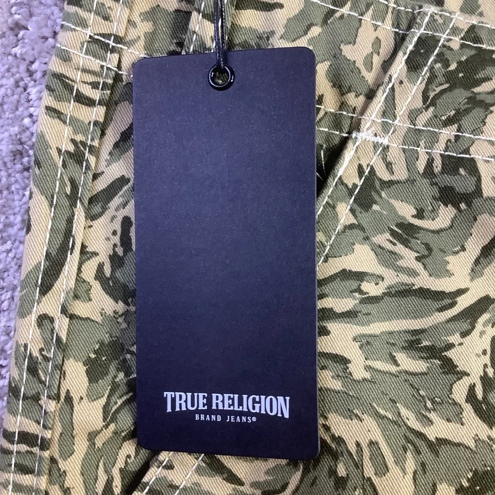True Religion Abstract Camo SN Cargo Pants Green Straight Leg Size 30 x 32 NWT